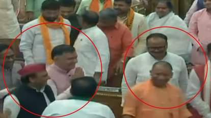 नए विधानसभा अध्यक्ष सतीश महाना के साथ एक तरफ अखिलेश यादव और दूसरी तरफ सीएम योगी आदित्यनाथ।