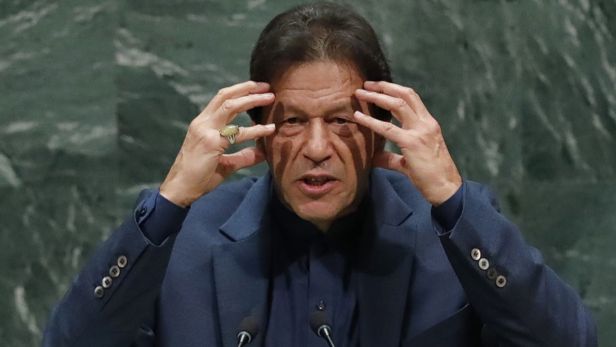 Pakistan PM Imran Khan directs PTI lawmaker to abstain from voting on no confidence motion against him by opposition news in Hindi