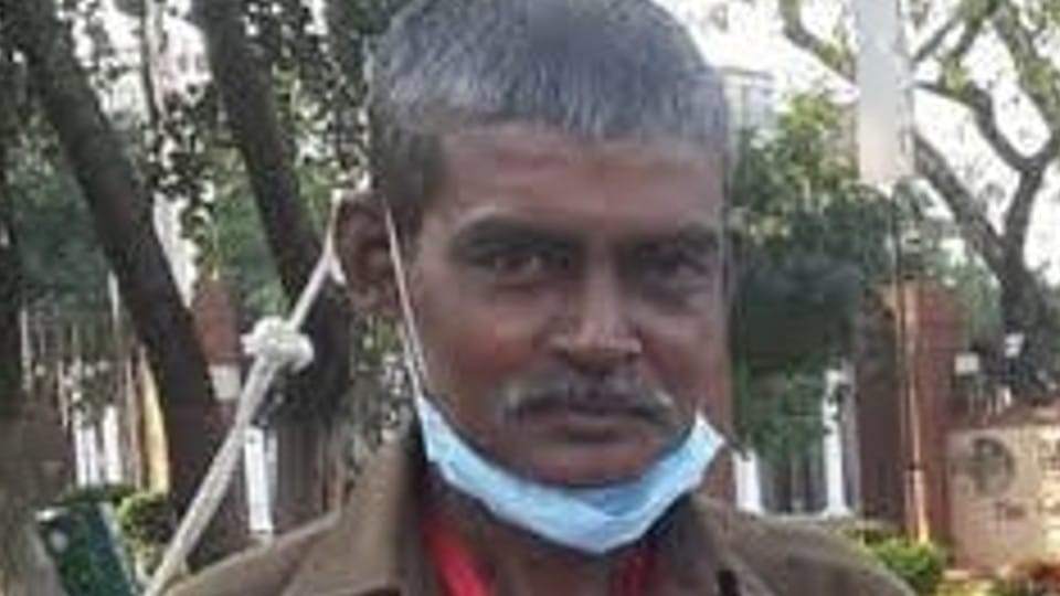 Bhopal: Dalli Bhaiya, who performed last rites of about 25 thousand dead bodies, died of snakebite, was also fond of catching snakes and scorpions.