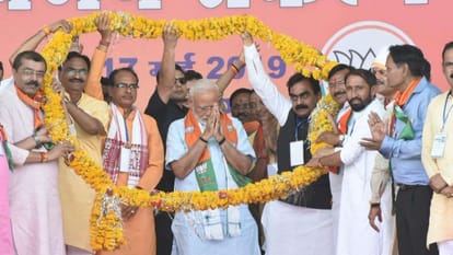 एमपी के नेताओं के साथ पीएम मोदी