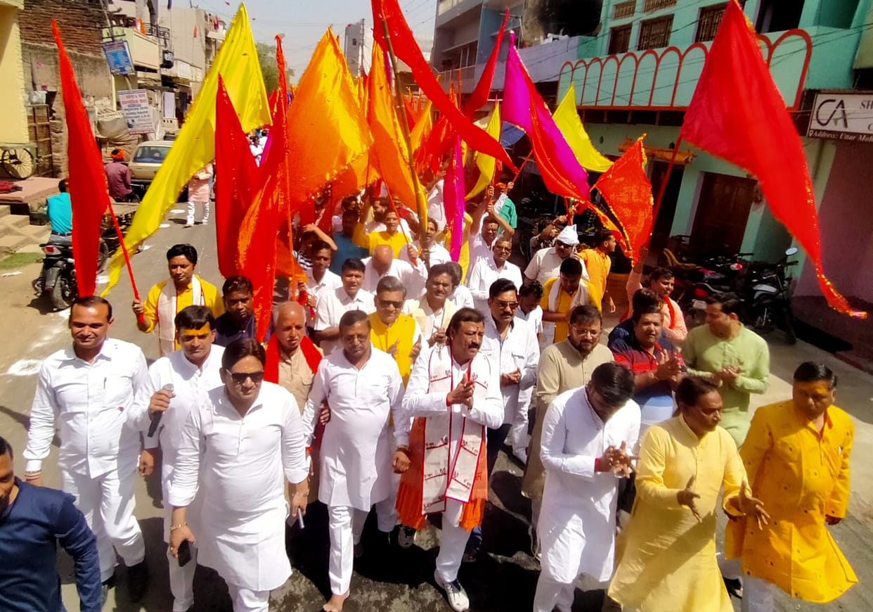 Devotees gathered in Shree Shyam Nishan procession