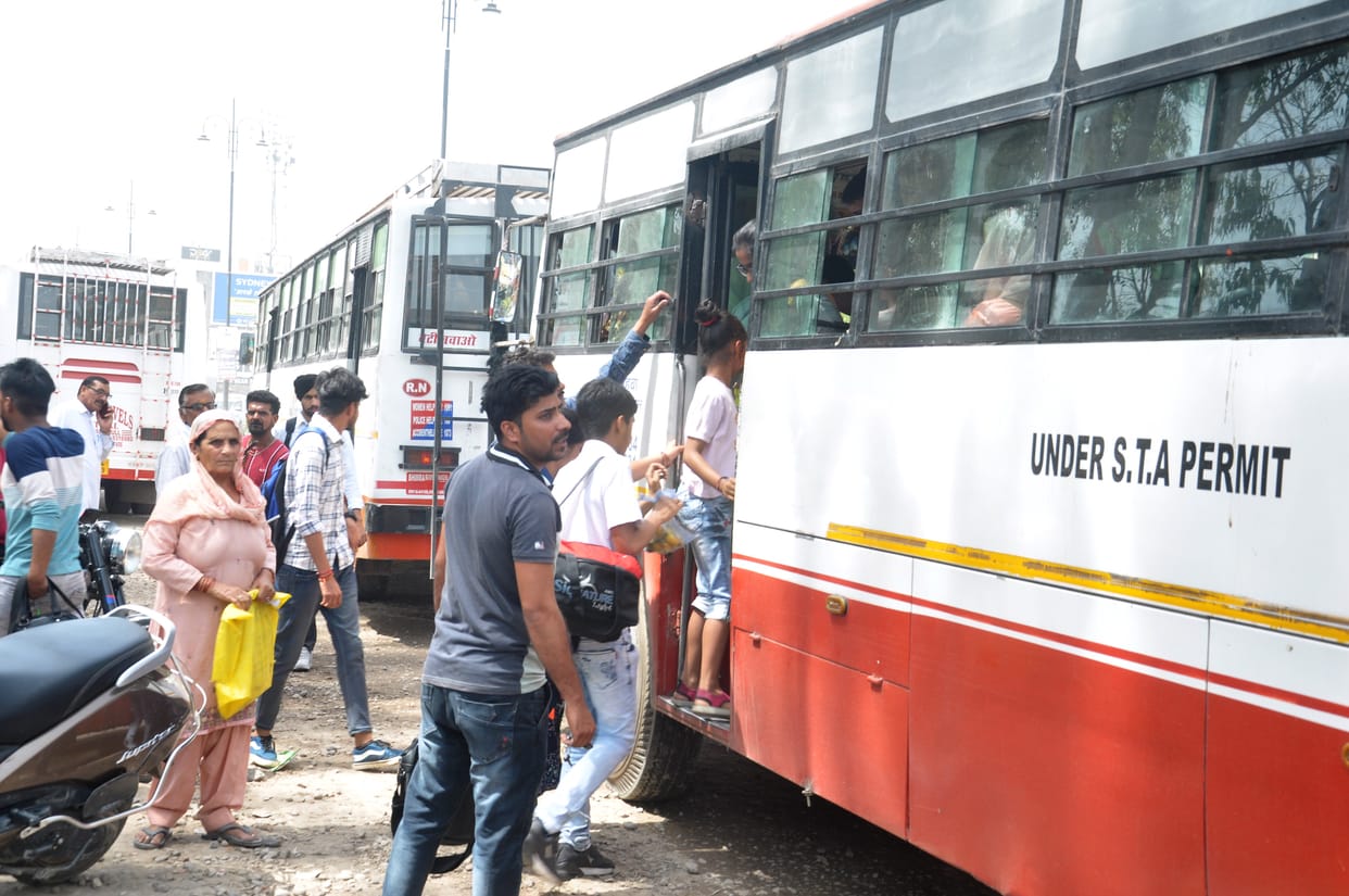 Roadways buses were jammed, passengers kept pushing, Kurukshetra
