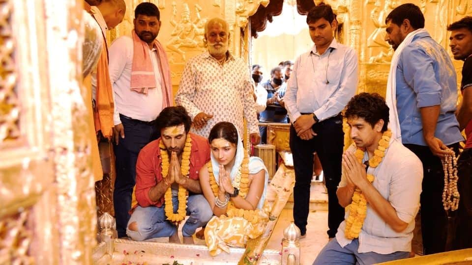 ranbir kapoor alia bhatt wedding date ranbir to host a bachelor party know the all information of their wedding