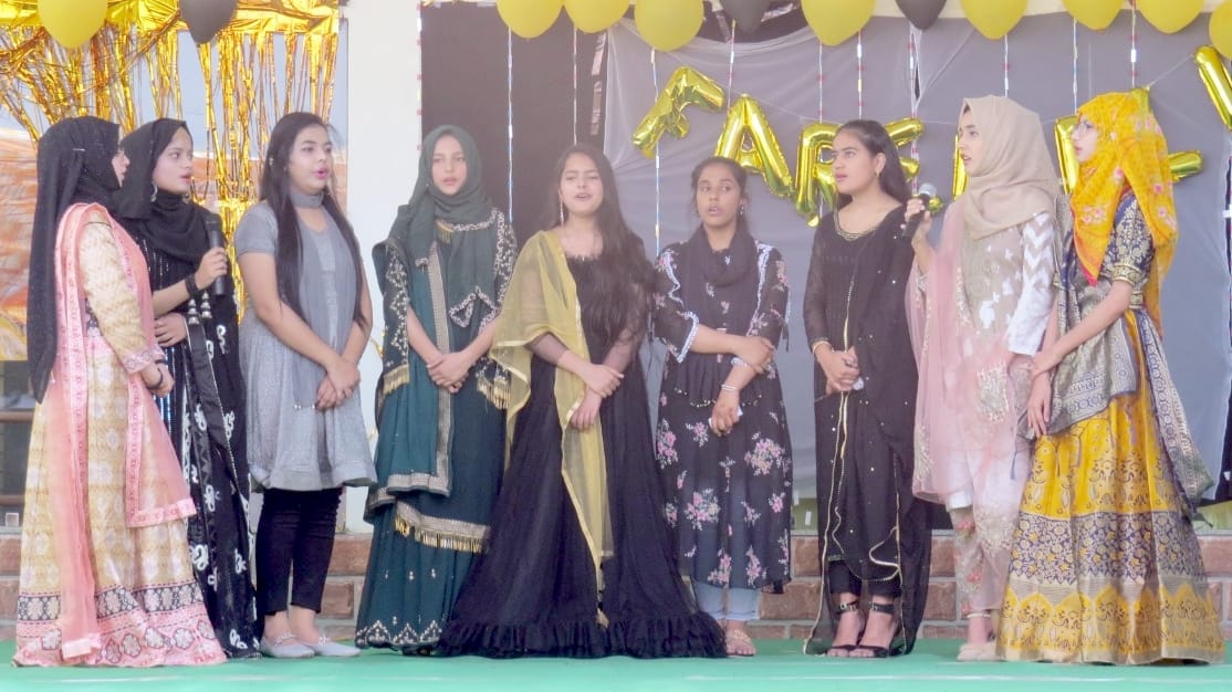 Students presented cultural programs in the farewell ceremony