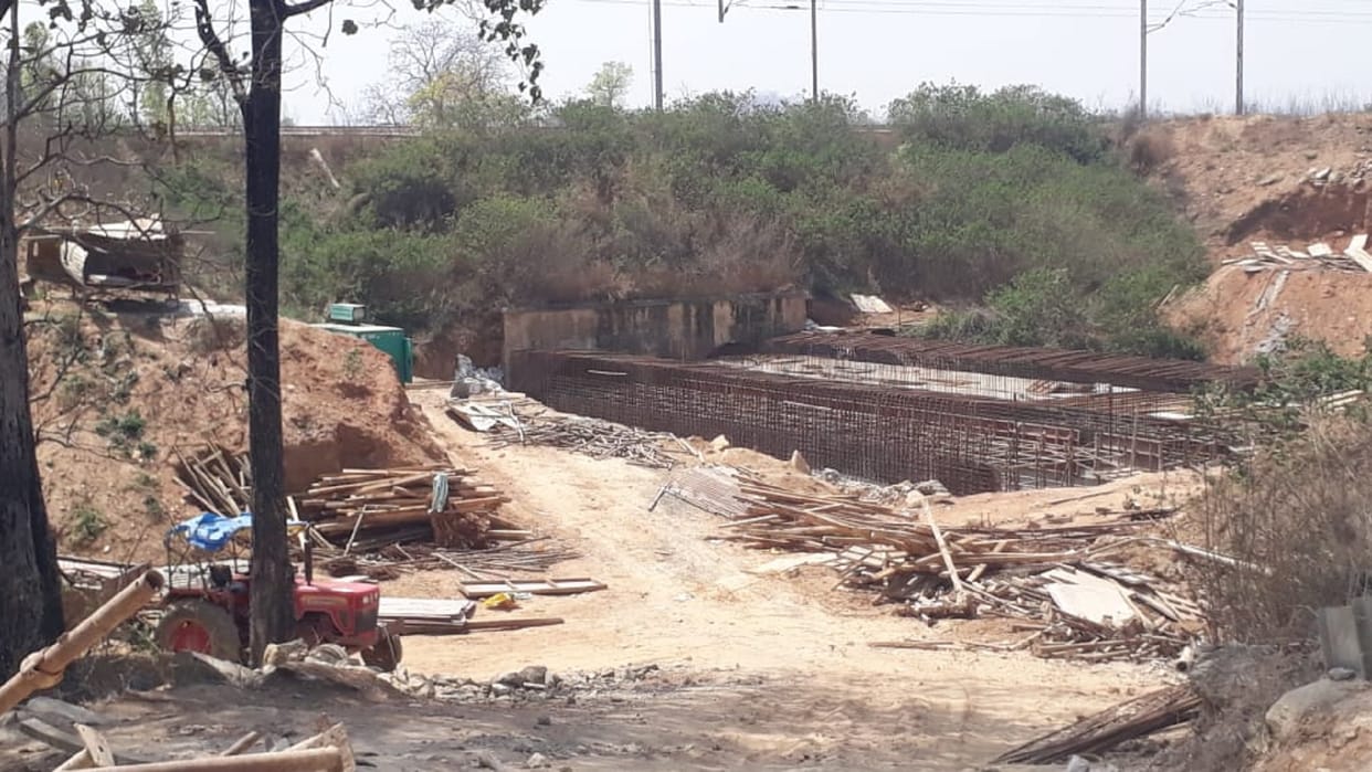 Accident happened while tying iron bar nine workers seriously injured four referred to Varanasi railway work going on
