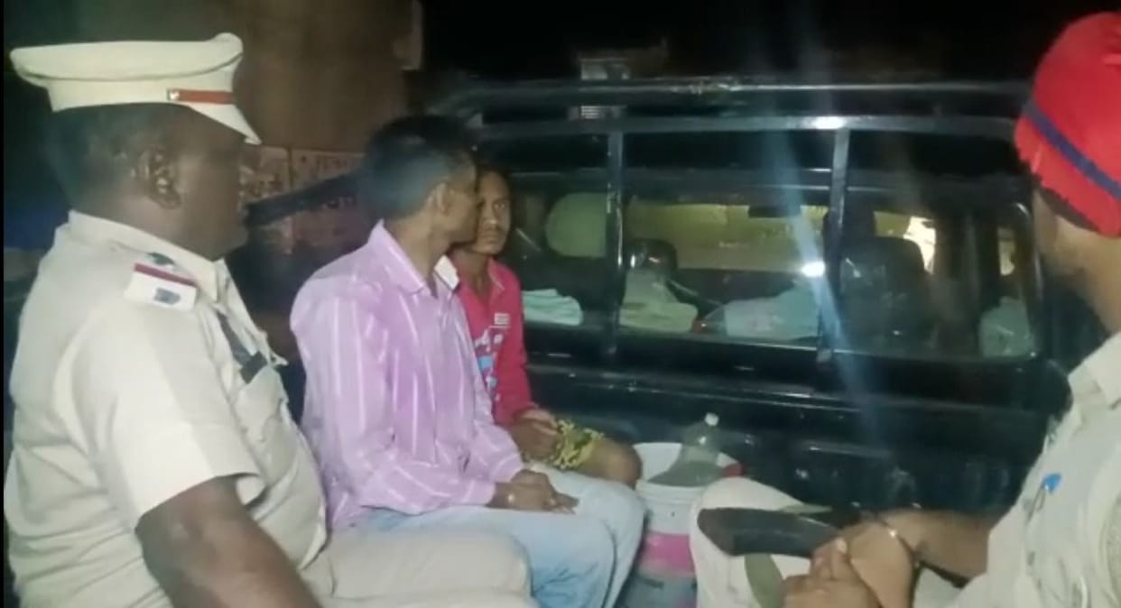 3-year-old boy tore the parts of Gutka Sahib, the gangsters apologized understandingly