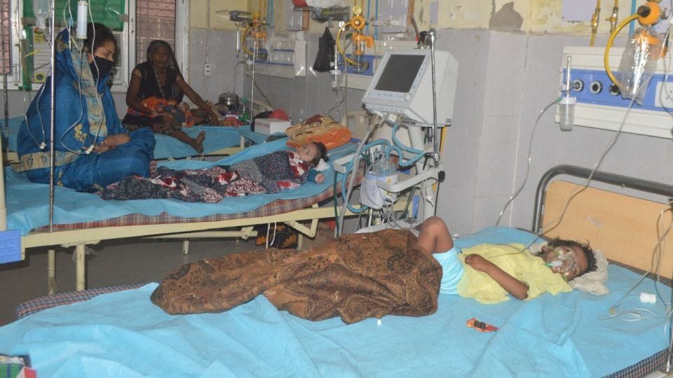 children suffering from vomiting and diarrhea in summer ward full of SN Medical College