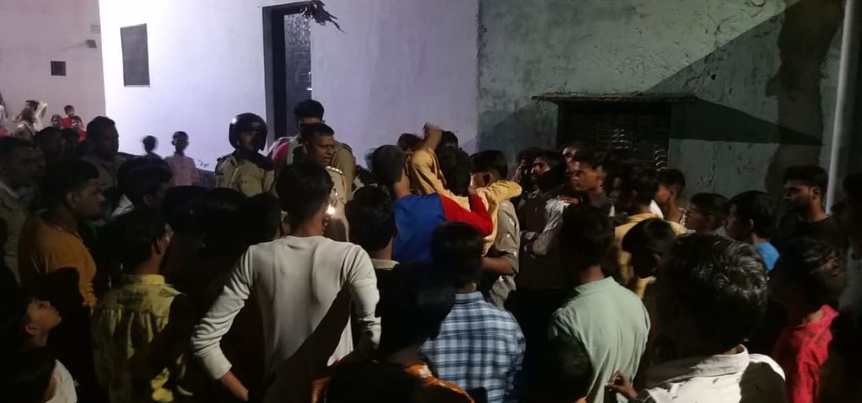 Attack on the police team when went to catch the accused of gangster act