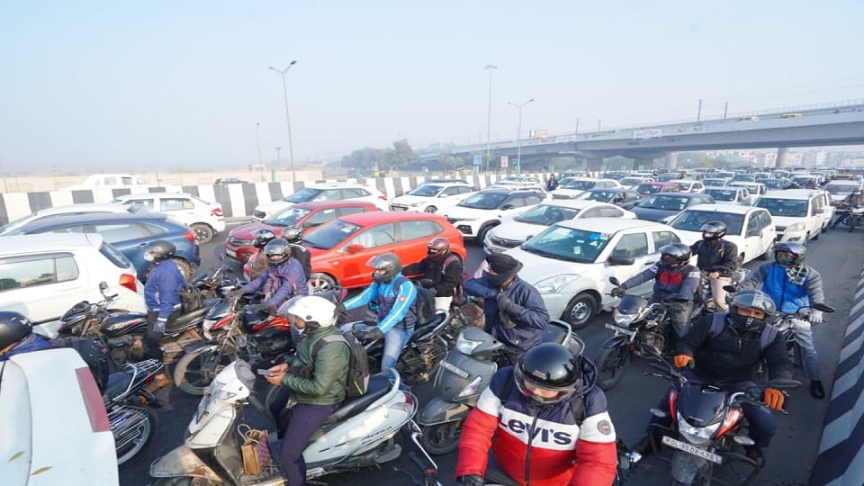 delhi govt issues notification for seamless movement of passenger vehicles in ncr