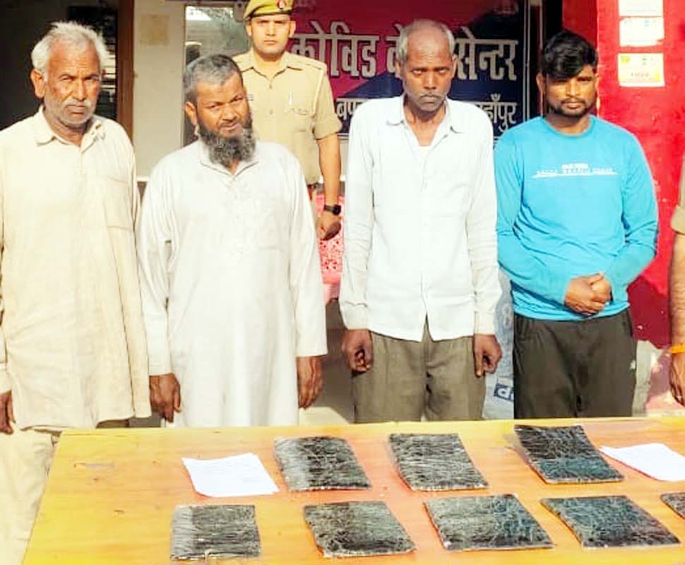 Four smugglers arrested with five kilos of charas