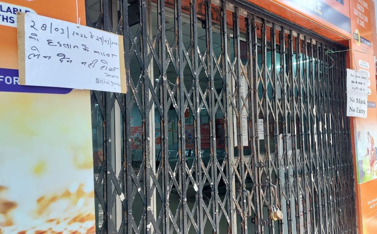 Transactions worth 250 crores stuck in two days, ATMs empty