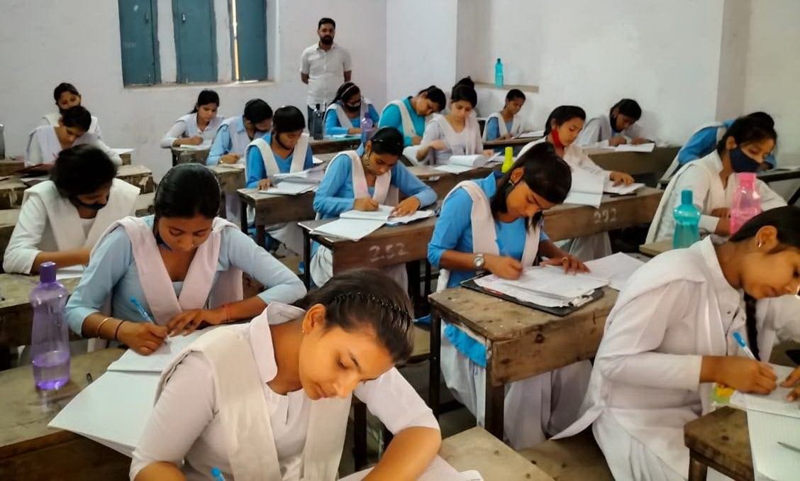 Board: Four imitators caught on the first day of 12th examination