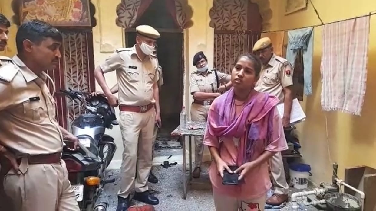 Two brothers set fire by sprinkling petrol in Ajmer