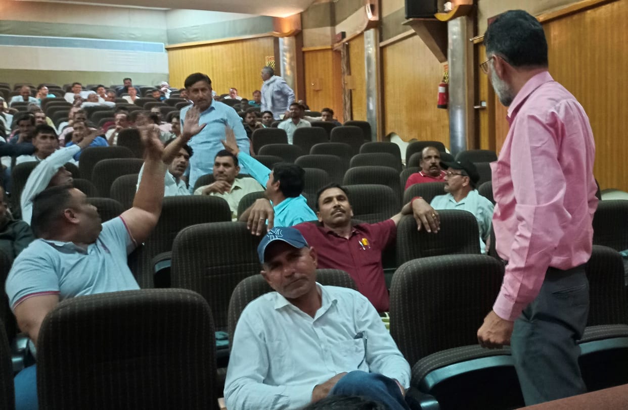 Many employees left Kuntia's meeting due to uproar, Kurukshetra