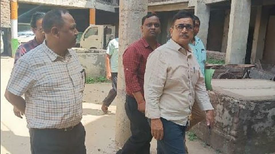 Investigation started of 300 shops allotted in Anupam Complex Etah  