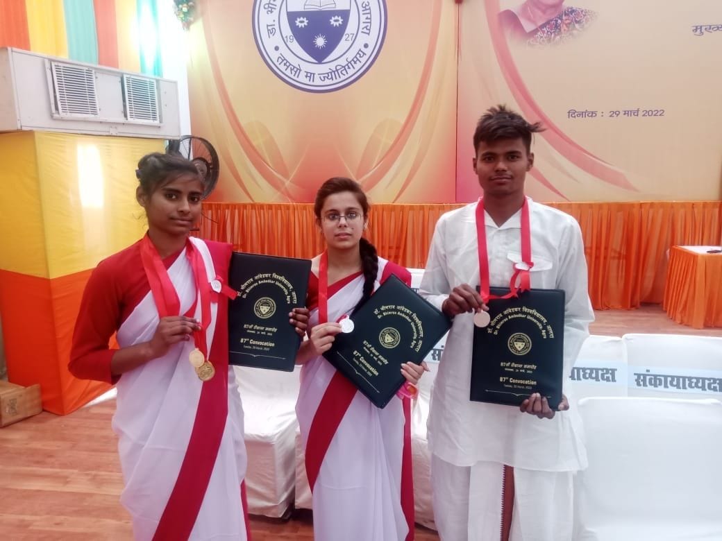 Hathras: MA Economics student got four gold medals