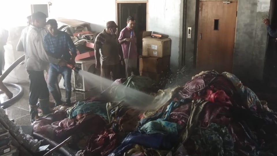 Fire Broke out in handloom showroom at hisar