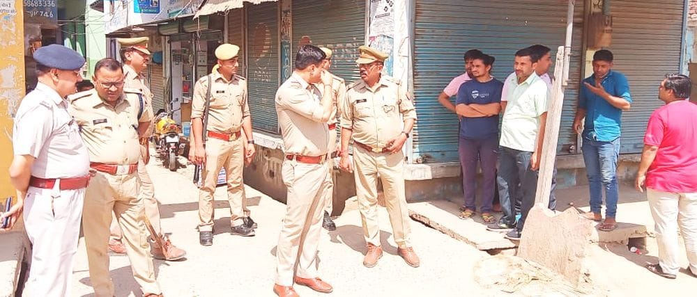 Fighting for opposing the splatter, two arrested