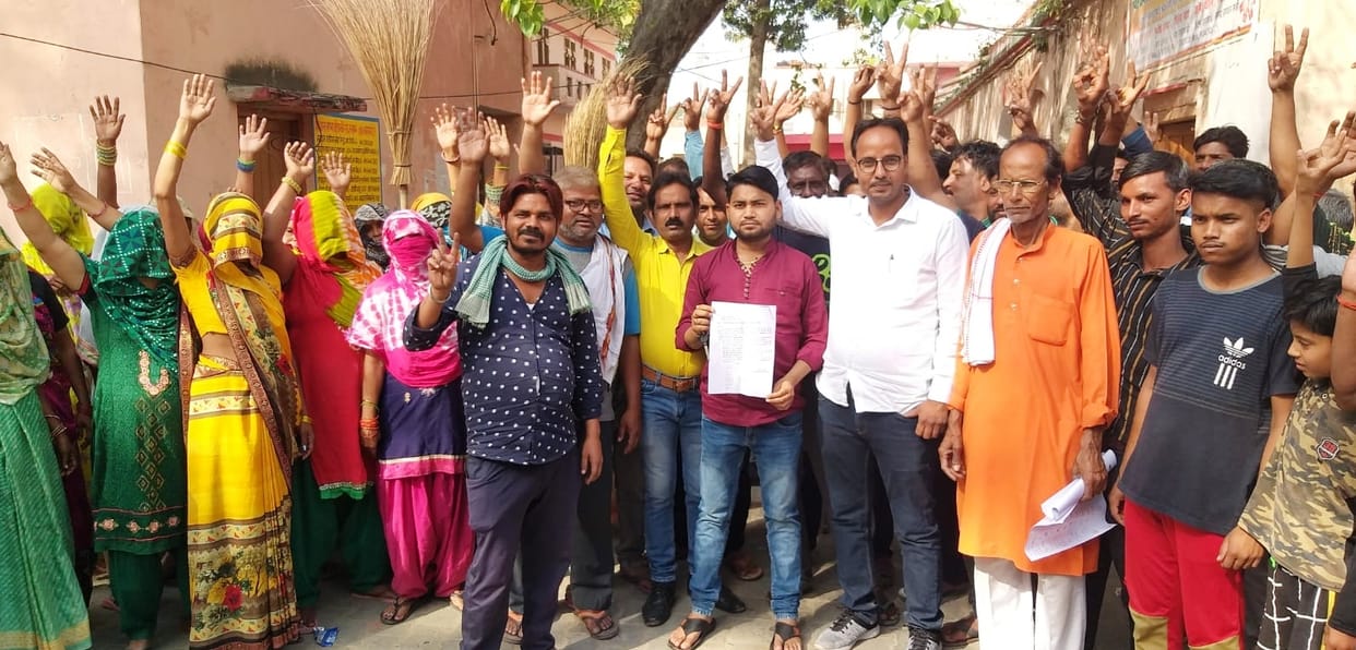 sweepers strike, sallary demanded