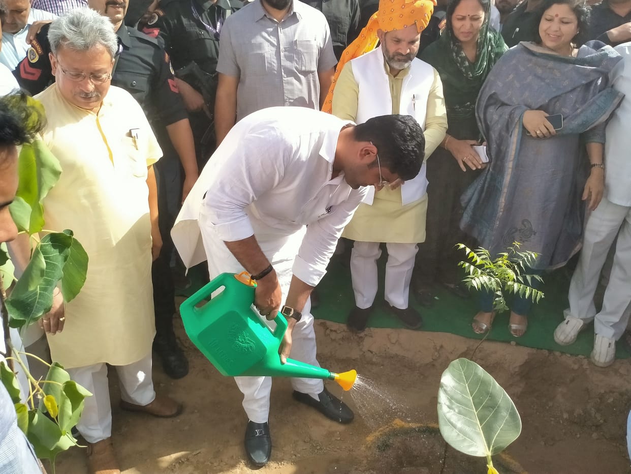 Foundation stone of Devilal Park unveiled, 11 feet tall statue of Tau