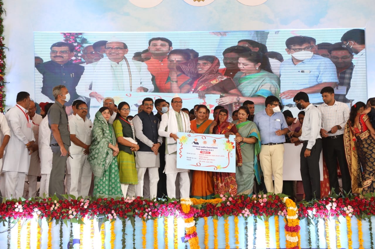 Indore: Burhanpur became the first district of the state to supply water from tap to all the houses, celebrated Jal Mahotsav in the hospitality of CM