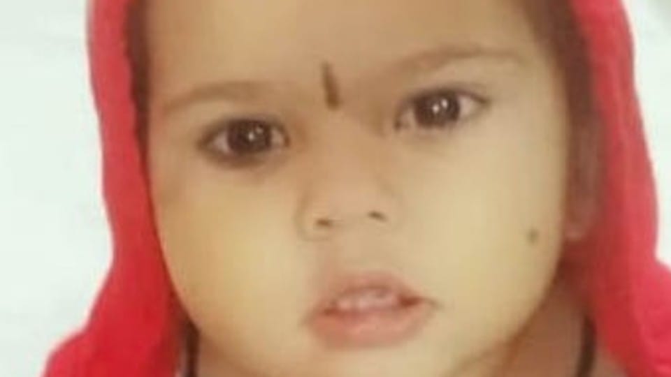 Indore: A two-year-old child fell down from the railing of the balcony while playing, died during treatment