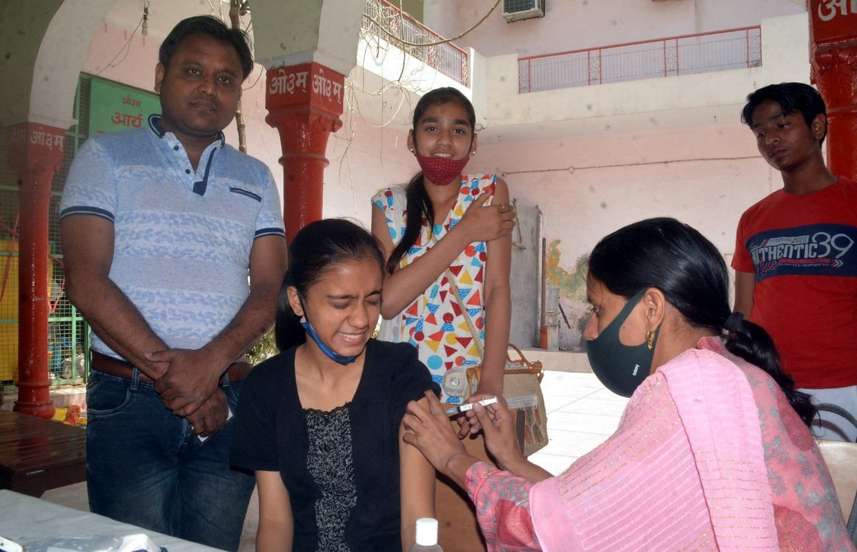 Attack on Corona, family in the security circle of vaccine