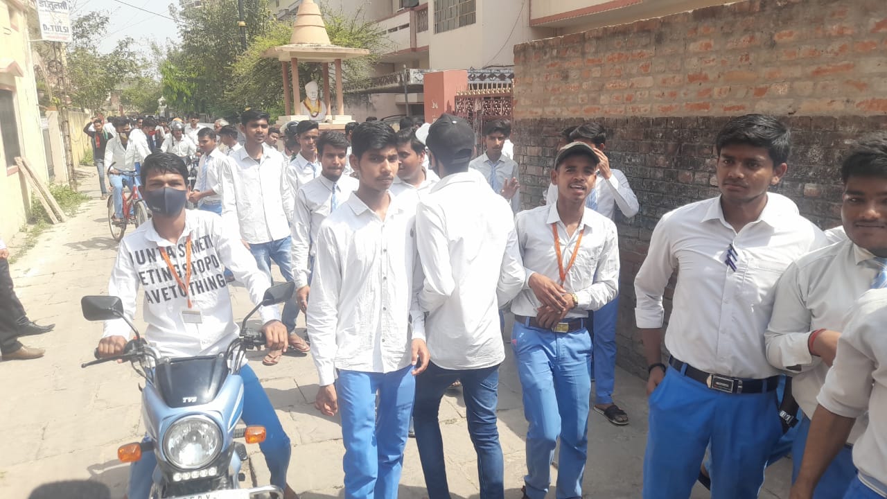 UP Board English Paper Leak intermediate examinees created  ruckus at many places in varanasi police calmed down