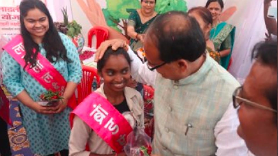 Employment Day in Rewa: Chief Minister said - I will give a loan to more than one lakh every year from the bank, I will myself guarantee it