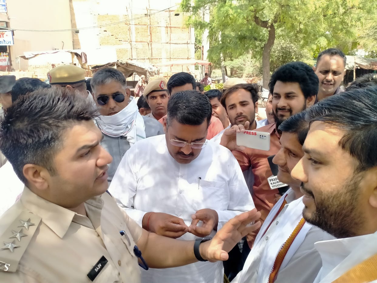 Detained people of social organizations going to meet Deputy Chief Minister taking problems of the area