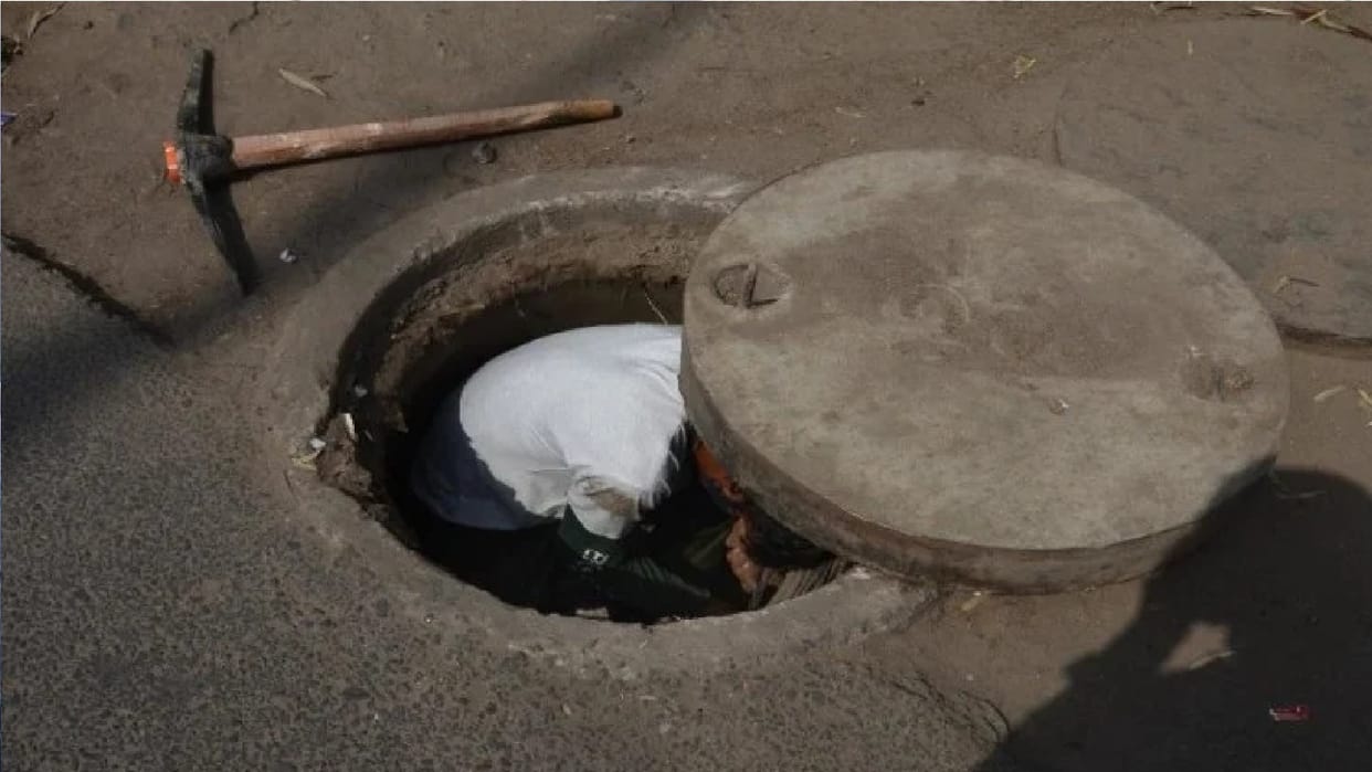 Indians continue to die in year 2022 due to accidents while cleaning sewers and septic tanks dangerously