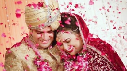 शादी के समय टीना डाबी और अतहर (फाइल फोटो)
