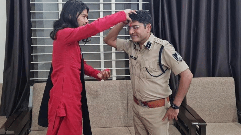Rewa: Mahant staying in VIP guest house accused of raping a minor, room was booked in the name of history sheeter