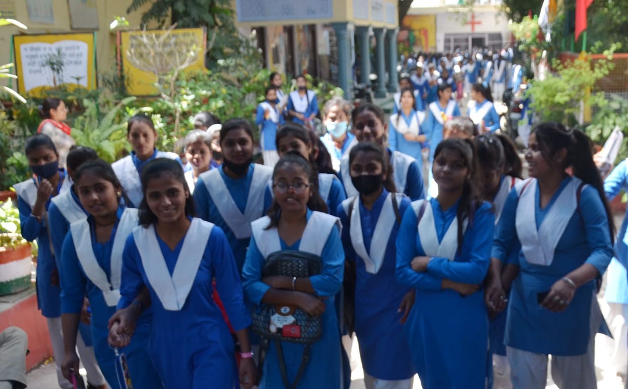 Hundreds of examinees left the examination in high school and inter
