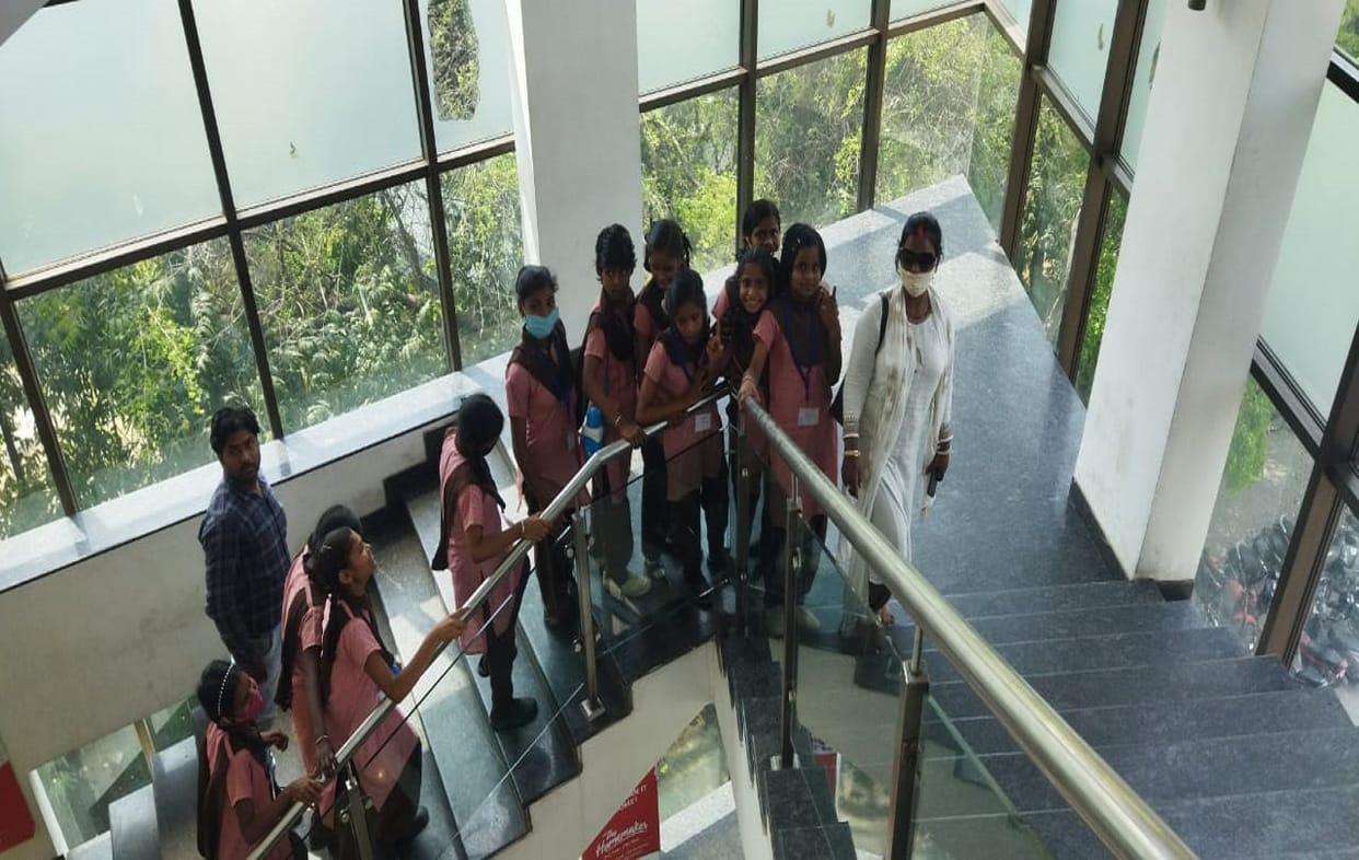students of Kasturba Gandhi Residential Girls School varanasi watched RRR film thanked  Commissioner and BSA