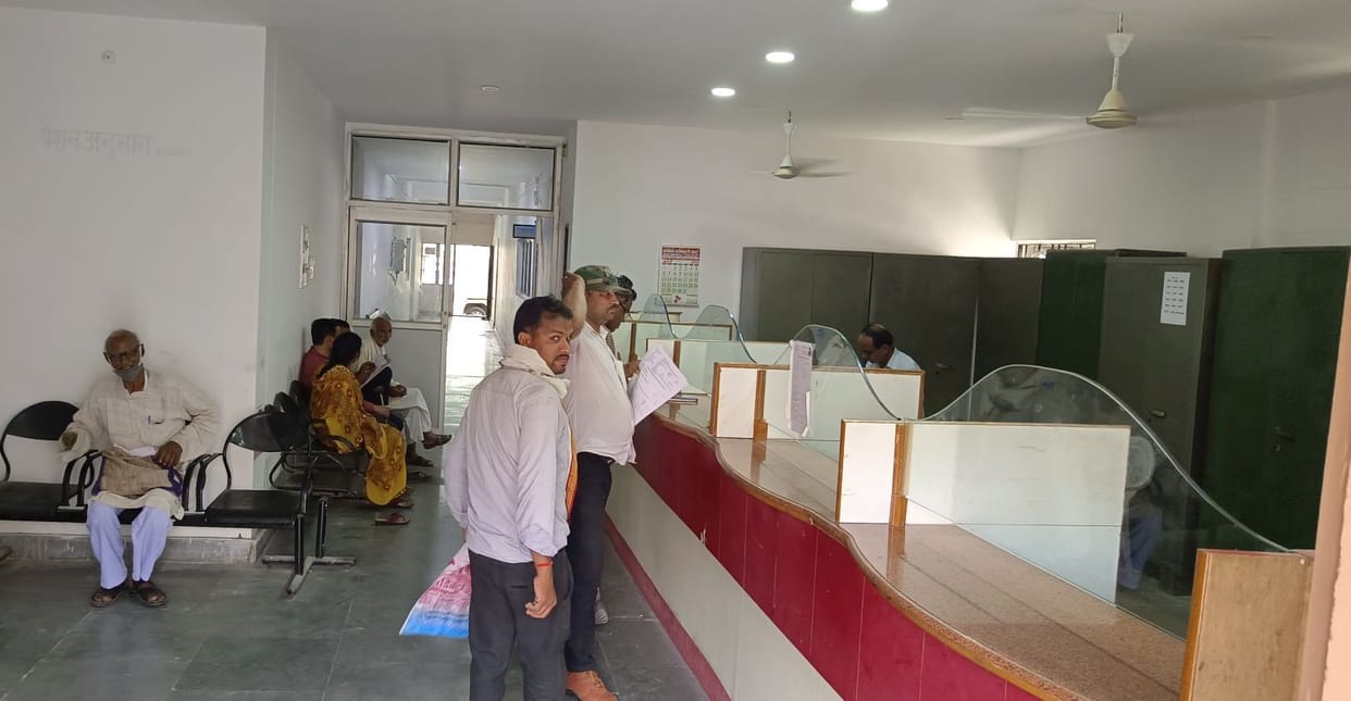 BSNL service disrupted, work stalled in offices