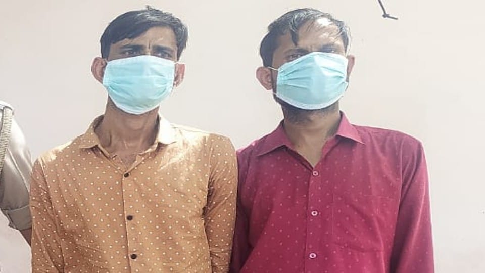 police arrested two accused for theft in the house of iron merchant in Agra