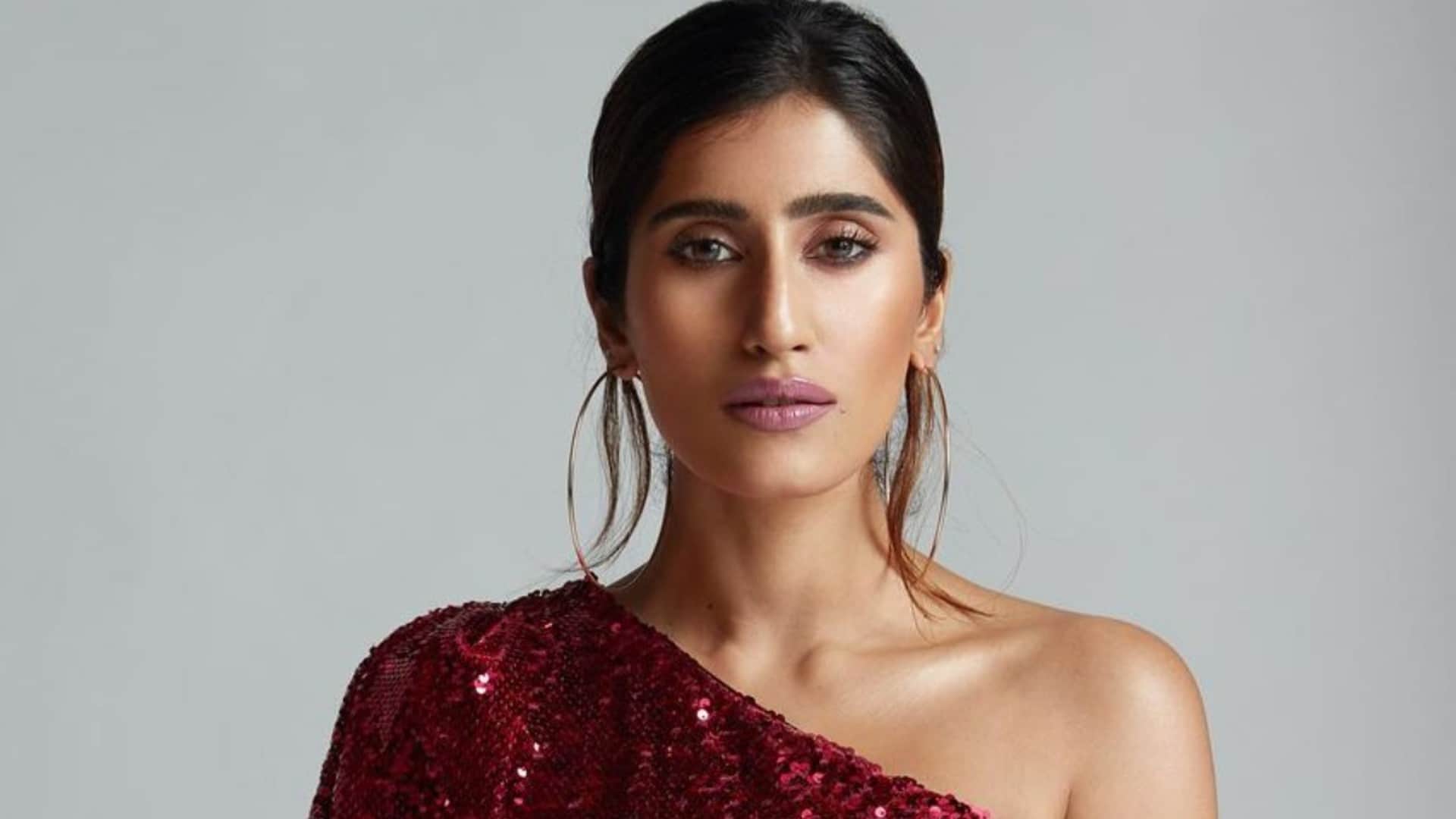 happy birthday Akasa Singh Has A Connection With Salman Khan Know Interesting facts about singer life and career