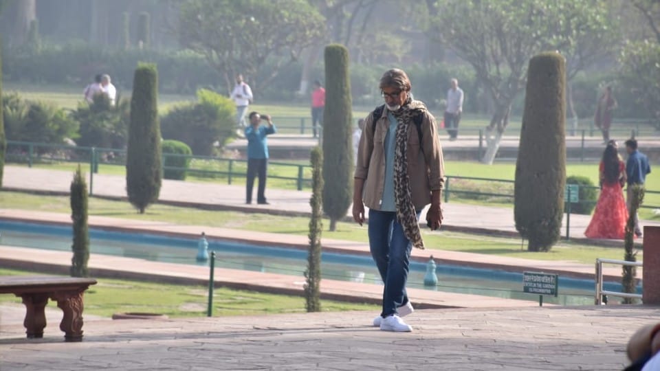 Amitabh Bachchan duplicate actor film shooting at Taj Mahal