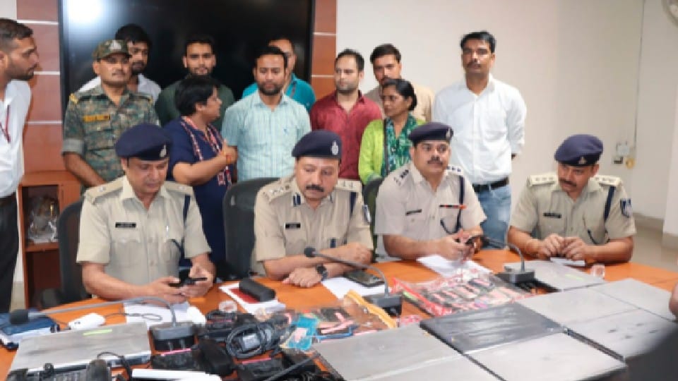 Gwalior: International gang duping people by taking out fake lucky draws busted, two members caught from Delhi