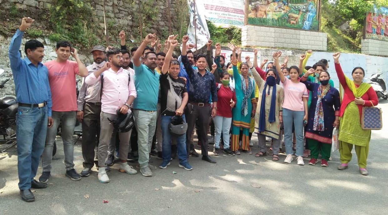 Upnal Workers Stage A Protest