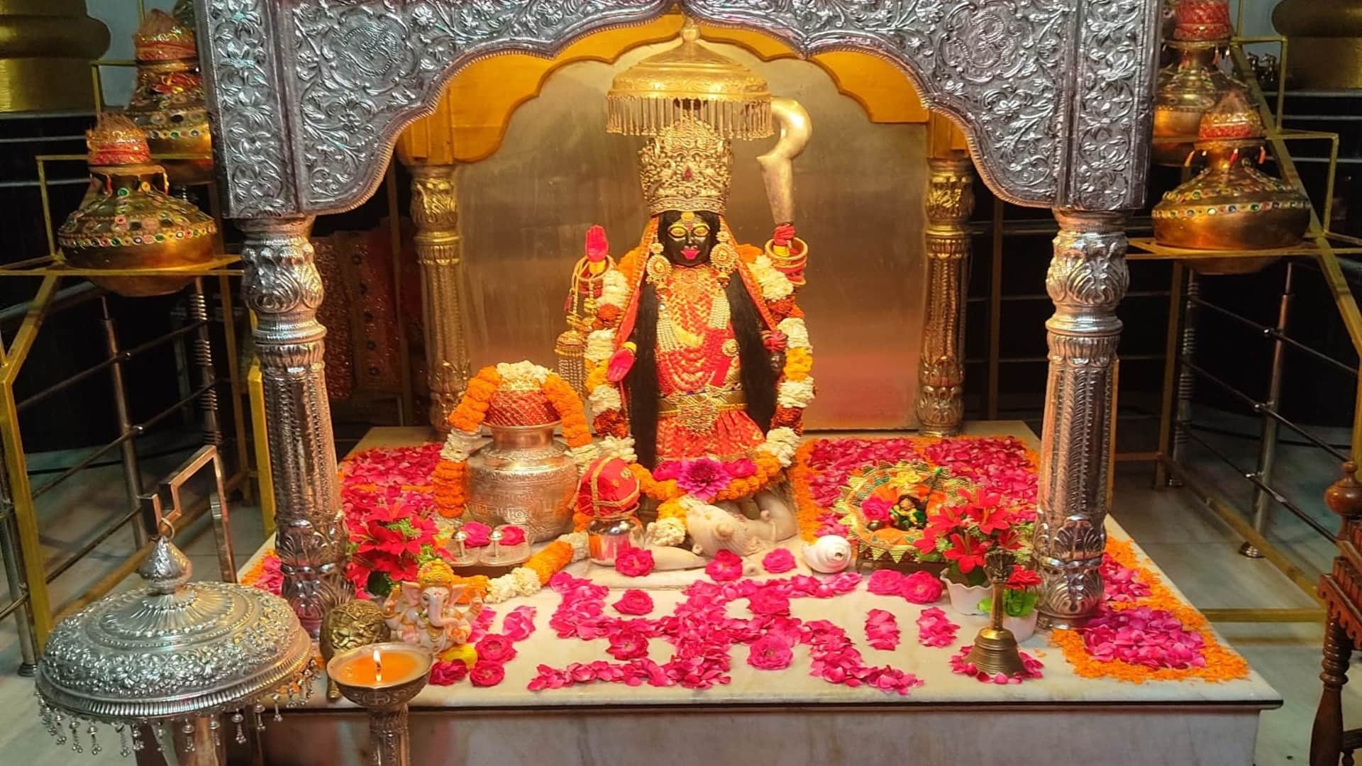 Shardiya Navratri 2022 Know Lord Durga 52 Shakti Peeth Name List and Their Locations to Visit for Worshipping