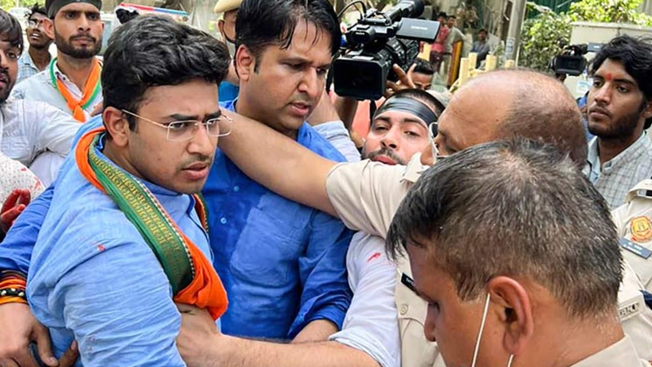 who is tejasvi surya bharatiya janata yuva morcha president accused for attack on kejriwal house