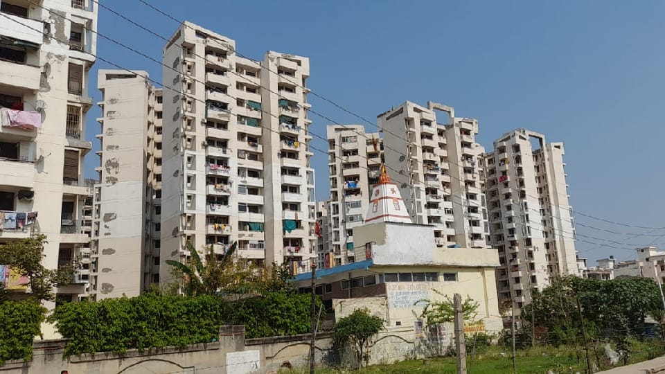 child jumped from 12th floor in faridabad stuck on 7th floor