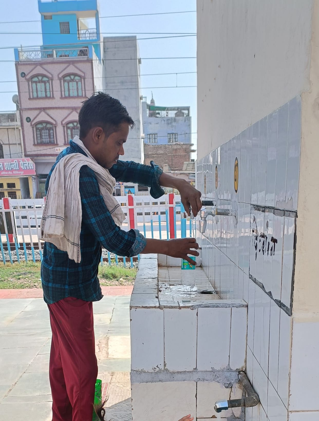 Rail passengers wandering for cold water to moisten their throats in summer