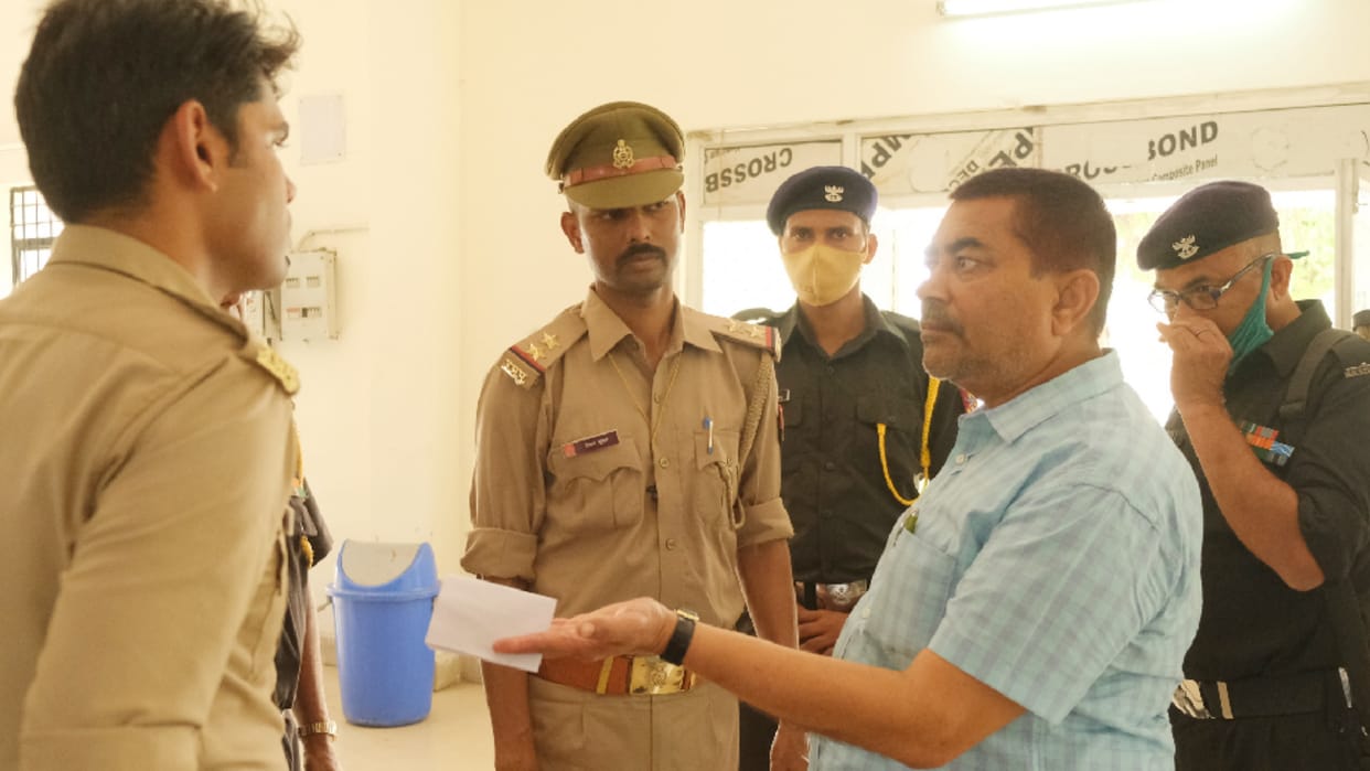 Gorakhpur miscreants opened fire after entering canteen in DDU