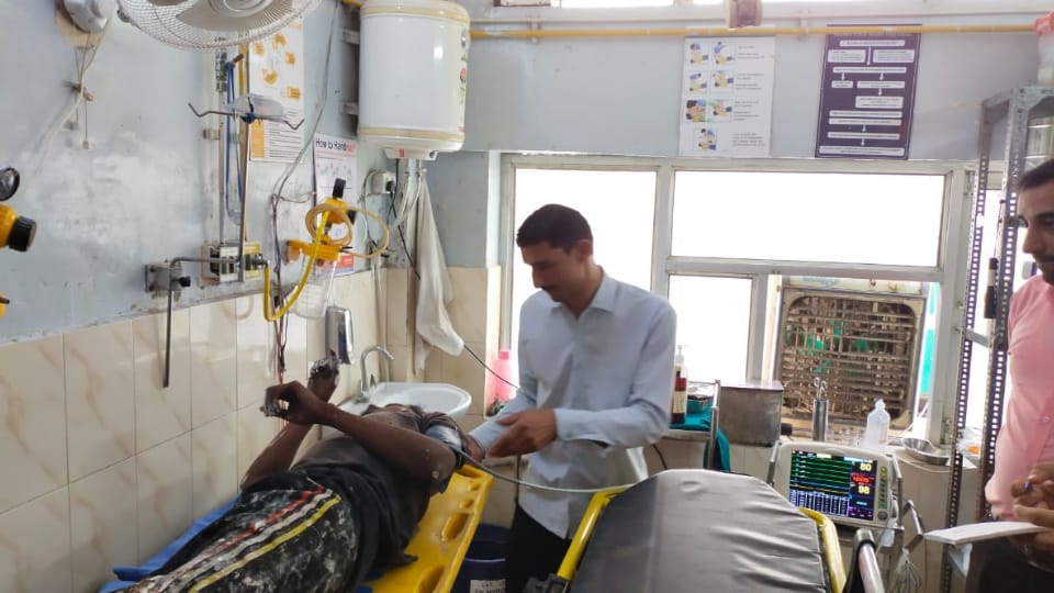 one Labour fell down from second floor while painting in Fatehabad mini secretariat