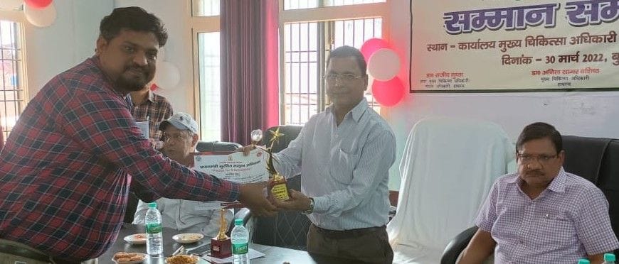 Hathras: Honored doctors and health workers for good work