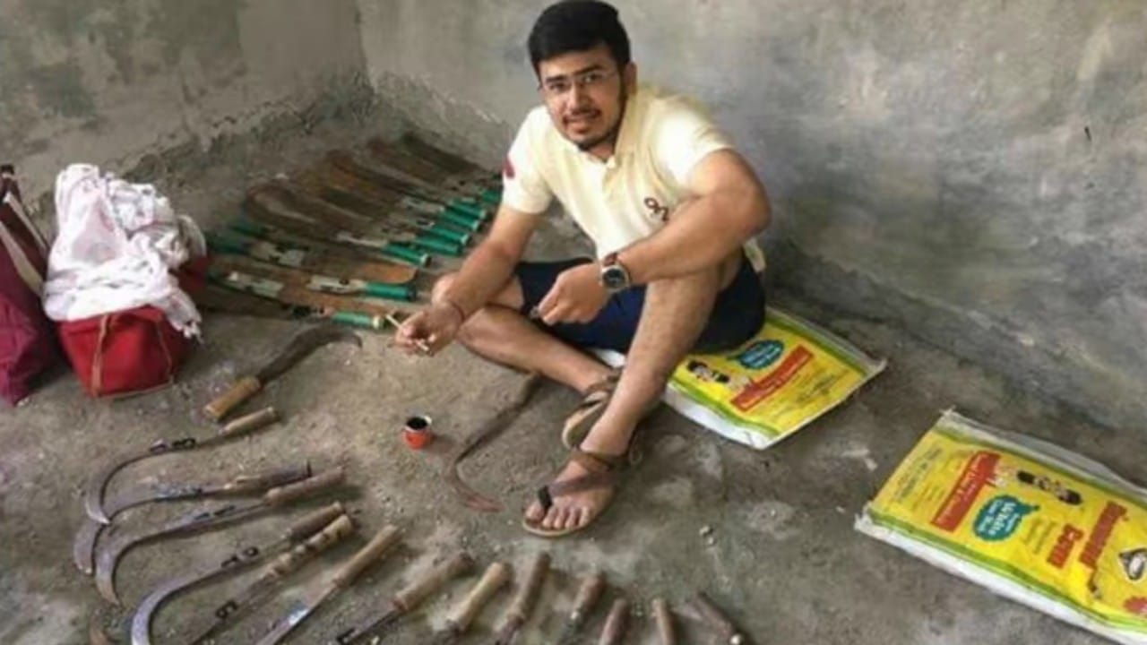 who is tejasvi surya bharatiya janata yuva morcha president accused for attack on kejriwal house