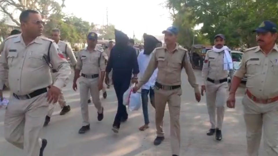 Rewa: Mahant Sitaram and Vinod Pandey took out procession in the city, arrested for raping a minor